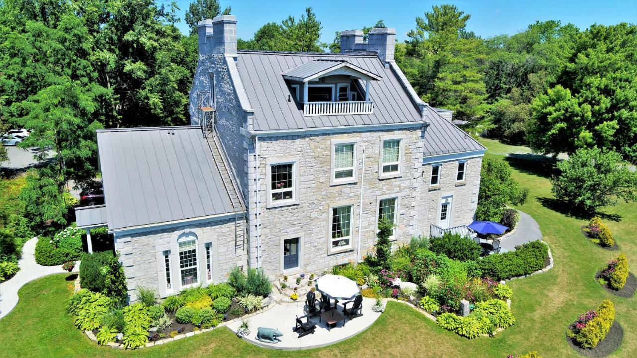 All Suites Whitney Manor Кингстон Экстерьер фото