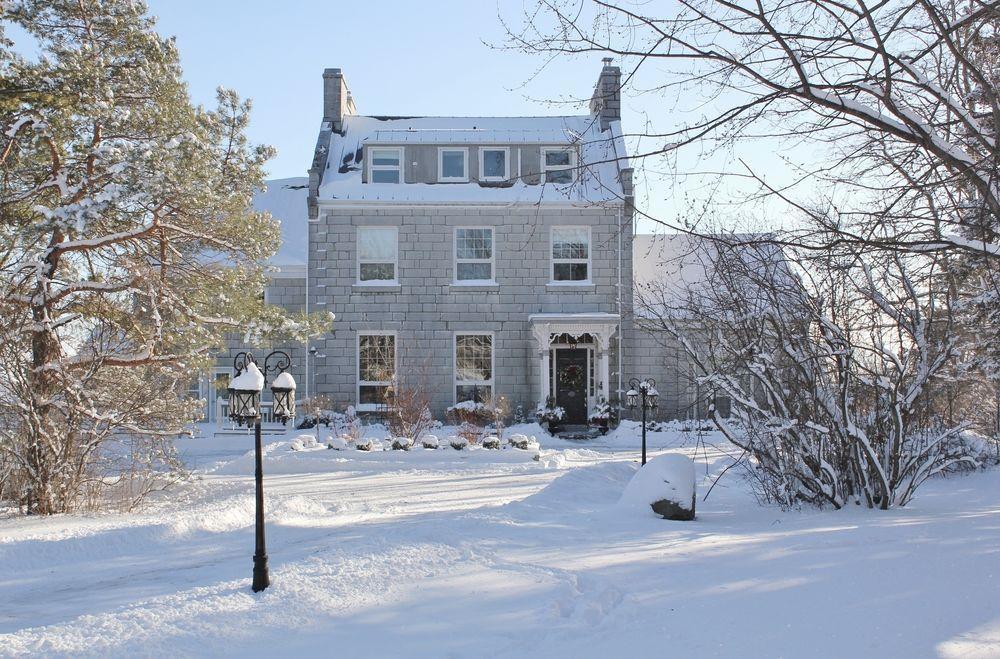 All Suites Whitney Manor Кингстон Экстерьер фото