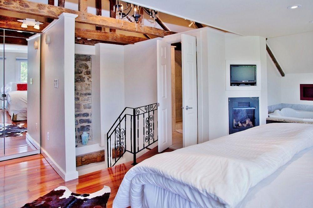 All Suites Whitney Manor Кингстон Экстерьер фото