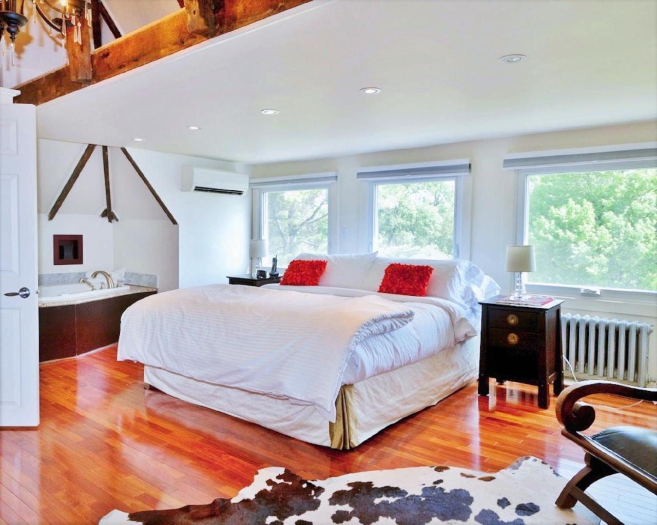 All Suites Whitney Manor Кингстон Экстерьер фото