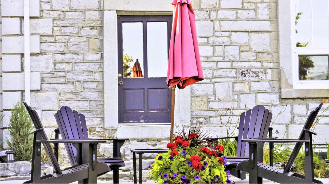 All Suites Whitney Manor Кингстон Экстерьер фото